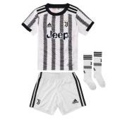 Mini kit domestico per bambini Juventus Turin 2022/23